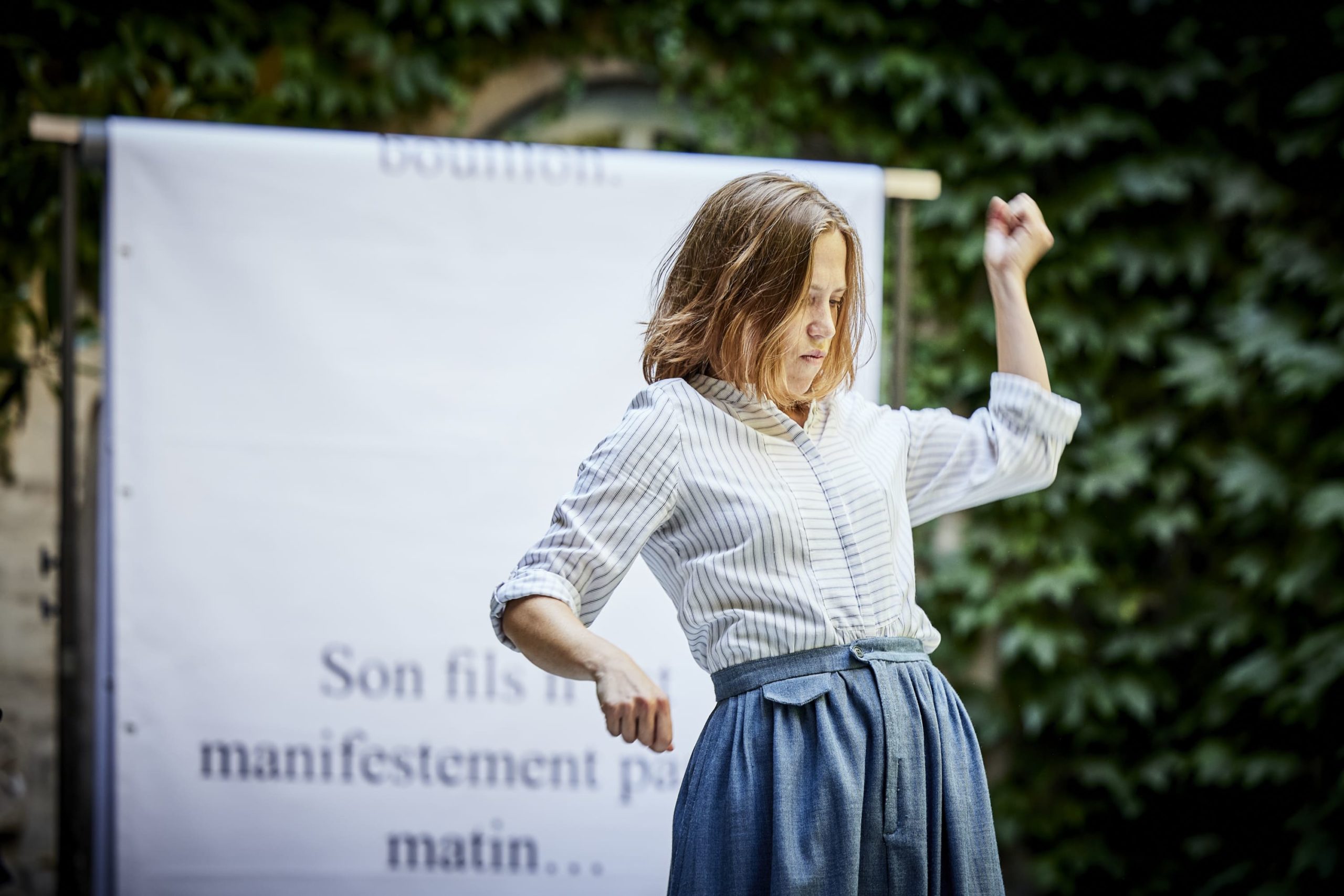 Partie.<br />
Texte, mise en scène et scénographie Tamara Al Saadi (Artiste compagnon)
Avec Justine Bachelet, Eléonore Mallo, Tamara Al Saadi & Jennifer Montesantos